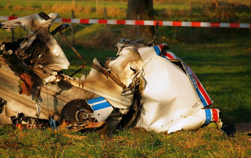 Kleinflugzeug abgestuerzt Sankt Augustin Meindorf P157.JPG